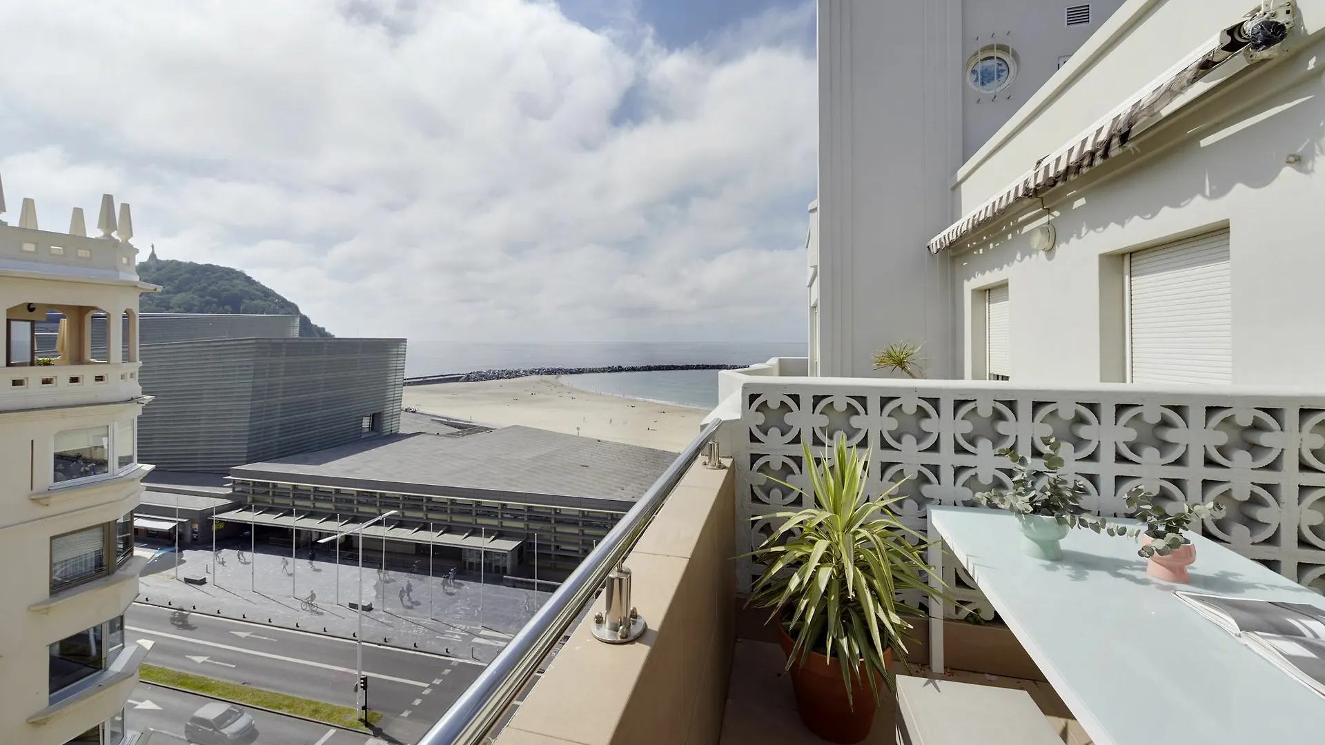 Beach House 2 By Feelfree Rentals contacts
